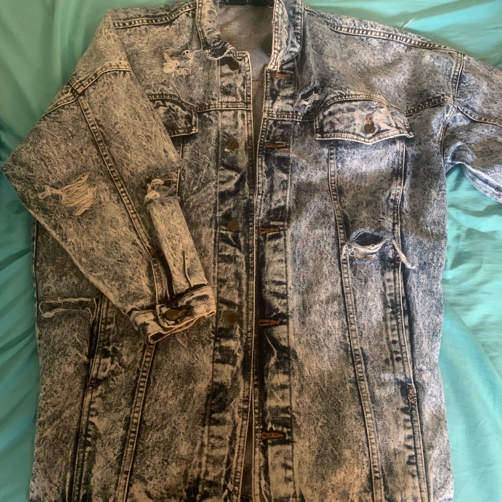 DISTRESSED DENIM JACKET(men’s large)